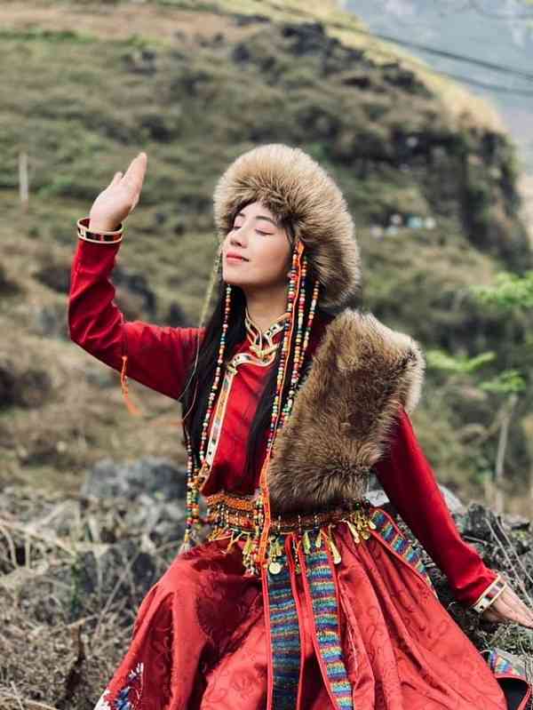 du lịch Hà Giang trong trang phục Mông Cổ
