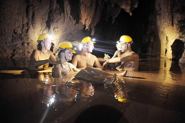 Trong đời nhất định một lần phải trải nghiệm du lịch sinh thái mạo hiểm sông Chày hang Tối Quảng Bình