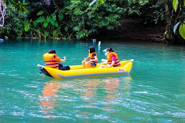 Suối nước Moọc - 'Chốn tiên cảnh' đẹp ngỡ ngàng giữa lòng Quảng Bình