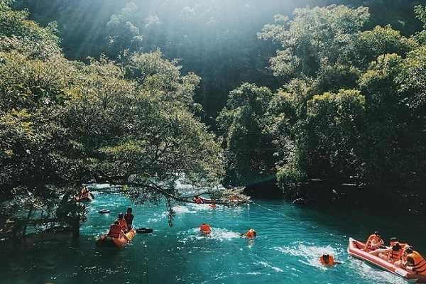 Suối nước Moọc - 'Chốn tiên cảnh' đẹp ngỡ ngàng giữa lòng Quảng Bình