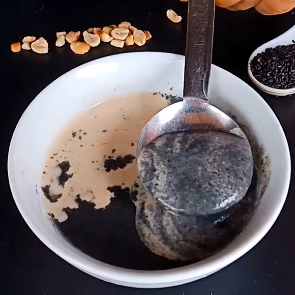 Hướng dẫn cách nấu Chè mè đen đậu phộng ngon lạ 15