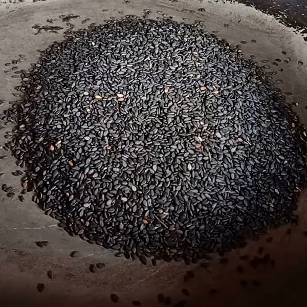 Hướng dẫn cách nấu Chè mè đen đậu phộng