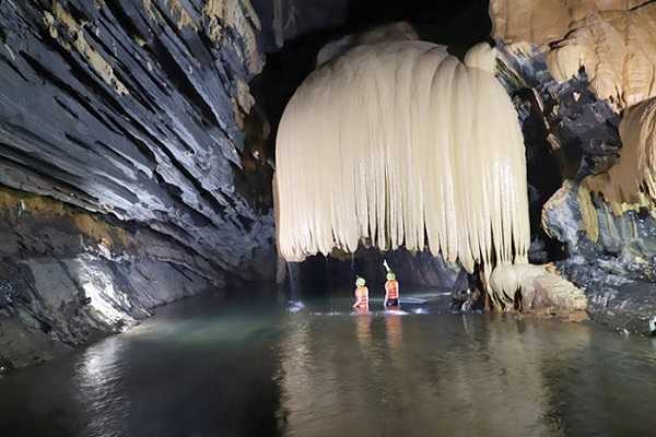 Thám hiểm hang Rục Mòn Quảng Bình